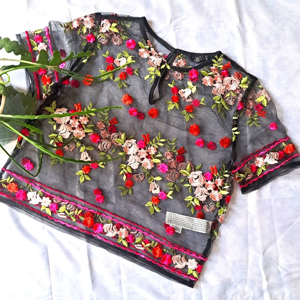 Forever21 Embroidered Mesh Top-NWOT Size Small